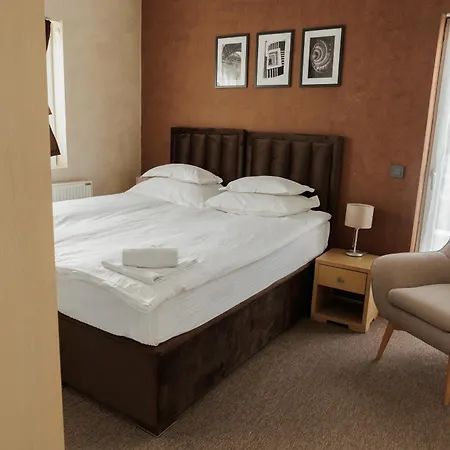 Garni Biser Hotel 2*
