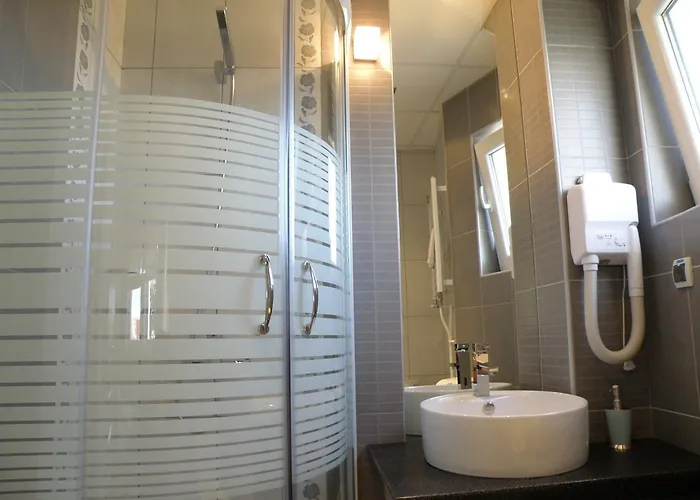 Garni Biser Hotel 2*